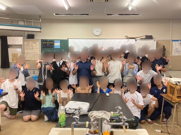 私達理科研究部はcoral rescue projectに参加しています。本日はそのプロジェクトの科学アドバイザーであるバージニア・コモンウェルズ大学准教授の方にお越しいただきお話を伺いました！