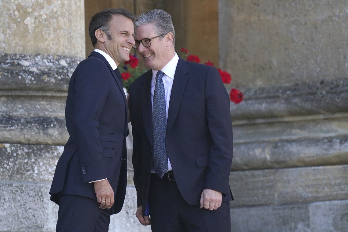 TrueSlazac's tweet photo. The French urge to flirt with every British Prime Minister you meet https://t.co/LQZhDIAUg3