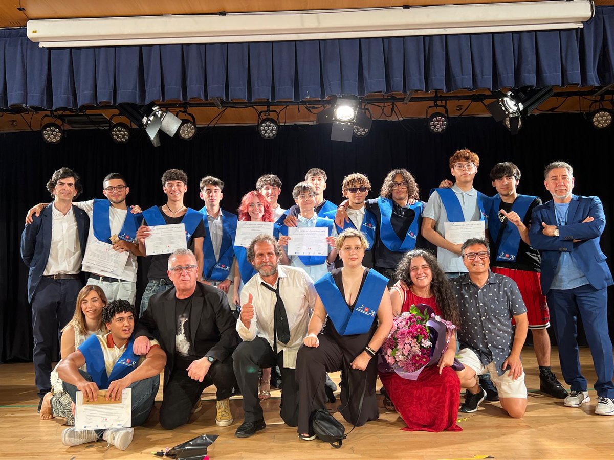 Cuánto esfuerzo, sudor y lágrimas hay detrás de fotos como está... Eso sí, llegar hasta aquí, no tiene precio #FPBasica #FPGradoBasico #graduacion #equipazo