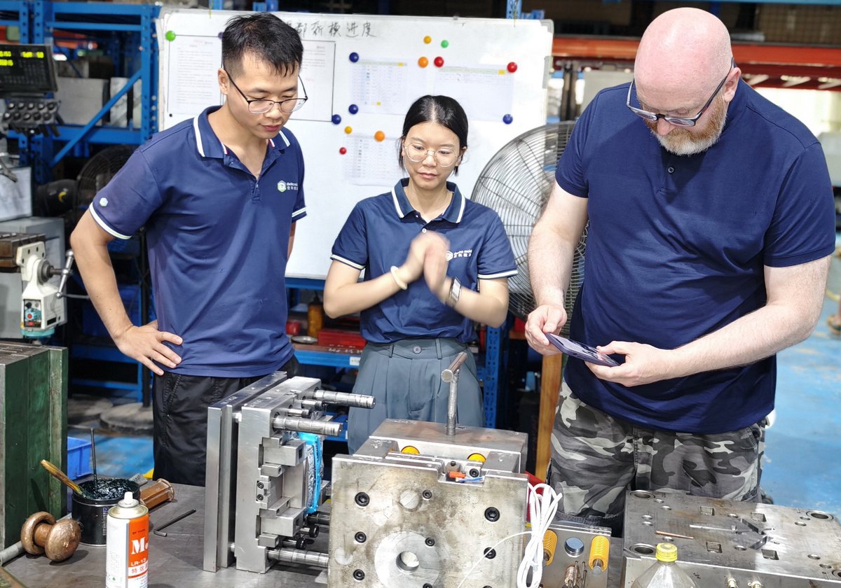MoldDanke's tweet photo. Face to face communication is always a better way to know each other more . 👫 

Thank you for coming our factory after our team visited your company in the UK a few days ago. 😂 

Look forward to more cooperation in the future! https://t.co/u4q30VL5I7