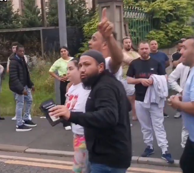EndMassMigrate's tweet image. Newly elected Councillor Mothin Ali blames the #Harehills riots on 'underinvestment'.

That is the message from multicultural Britain - give us more money or we will burn everything.

#EndMassMigration