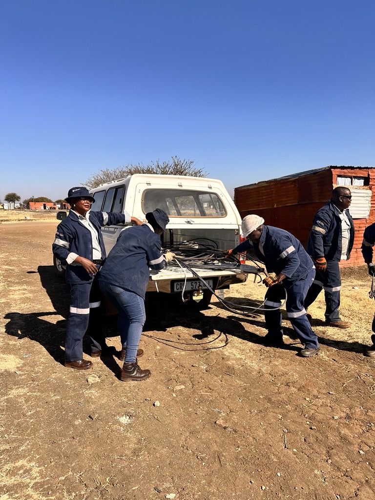 CapricornFMNews's tweet photo. Eskom in Limpopo has disconnected illegal electricity connections at Sefikile in Northam as part of the power utility's #OperationTima.
According to Eskom’s provincial spokesperson, Matshidiso Phaladi, the operation seeks to remove illegal electricity connections to help improve public safety, because these connections often pose a danger to residents, with possible fatalities. RM