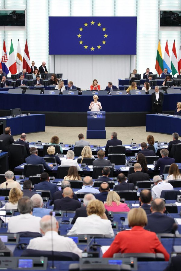 CoopsAgroES's tweet photo. Ayer @vonderleyen @EU_Commission "Apoyaremos la competitividad de cadena de valor alimentaria mediante la inversión e innovación en las explotaciones, pero también en #cooperativas, en nuestras empresas agroalimentarias y en las numerosas PYME del sector". https://t.co/gpw2EvWF8a https://t.co/uvJoEL32od