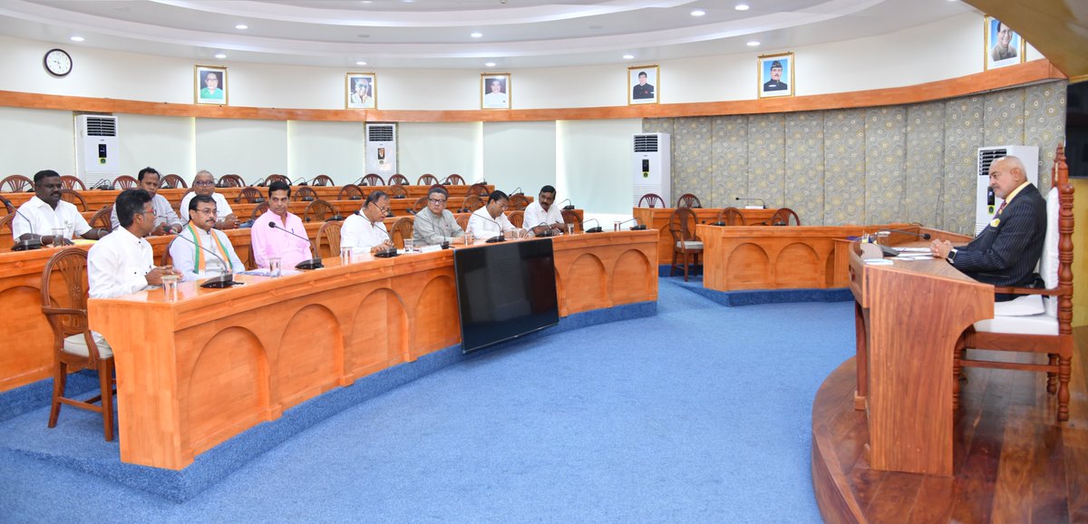 MediaRN_ANI's tweet image. Delegation of Hon&apos; MP @BishnuPadaRay12 alongwith Snr. Functionaries, local office bearers and #PRIs called on Hon&apos; Lt Governor @Admiral_DKJoshi today at #RajNiwas. #LGANI discussed operationalization of mega on-going &amp;amp; proposed #Infra #Development and #Tourism #projects of…