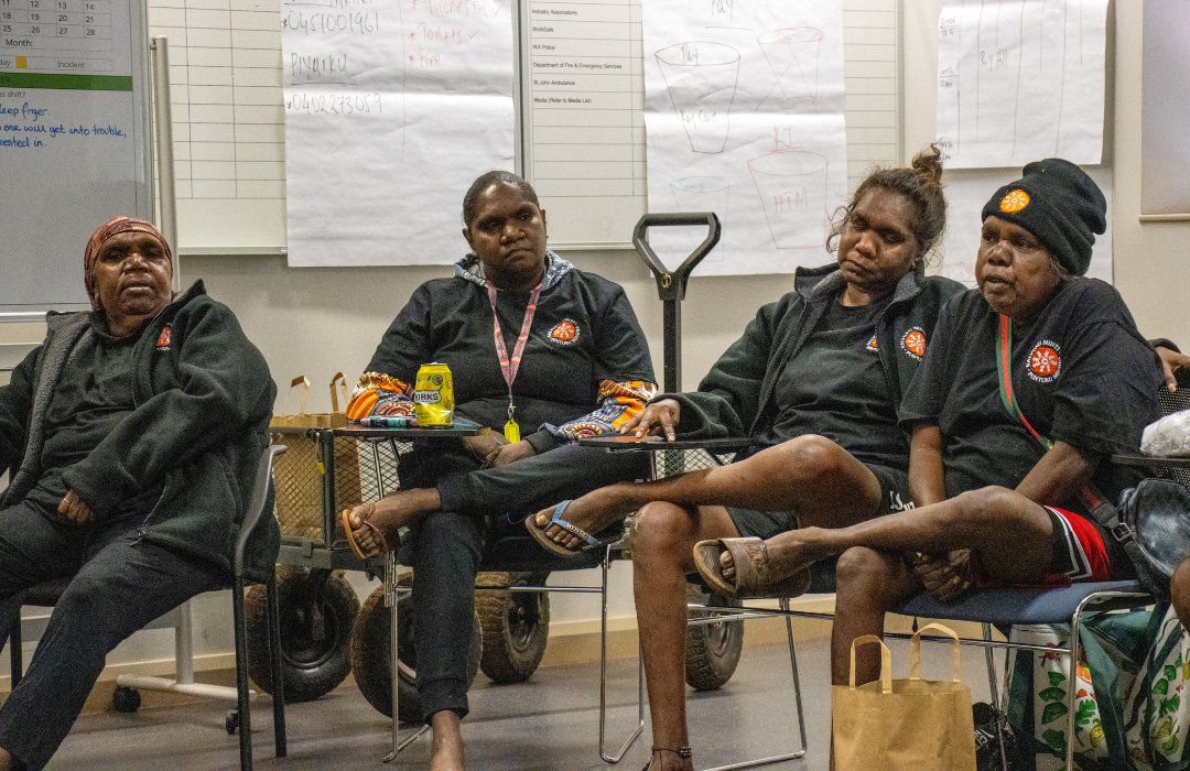 KJMartu's tweet image. KJ Women's #LeadershipProgram is partnering with @telethonkids + PAMS to focus on maternal + child health. Discussions highlight family + cultural understanding in healthcare. #StrongPartnerships foster trust and impactful, two-way healthcare solutions for #MartuFamilies. 💪👶❤️