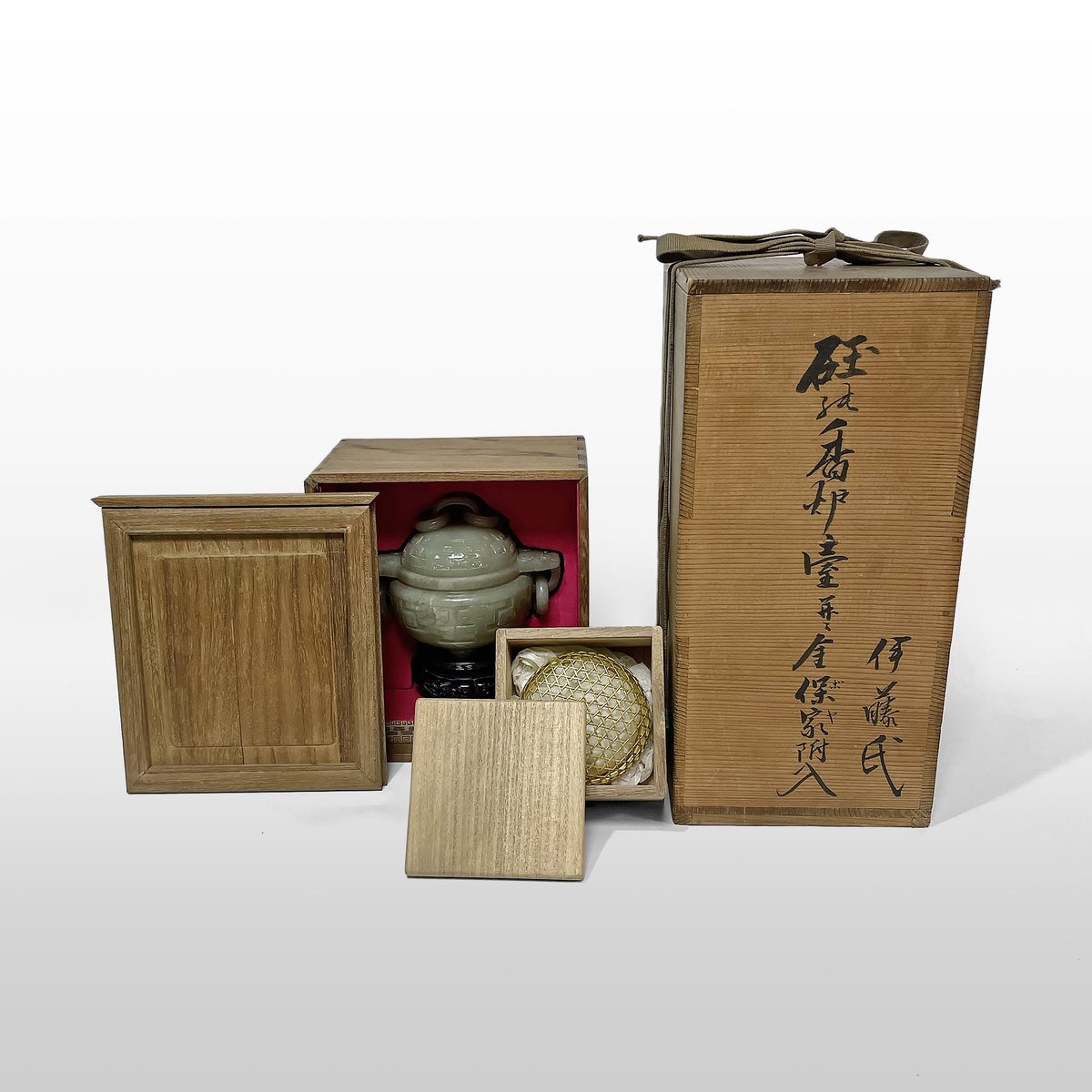 YuYu_kenshodo's tweet photo. 砡香炉（箱有）

時代：清朝後期

サイズ：
蓋：直径87.0mm　高さ49.7mm
火受：縦108.5mm　横150.0mm　高さ74.7mm
火屋：直径=88.4mm　高さ=35.0mm
台：直径82.0mm　高さ39.0mm

#賢祥堂美術 #古美術 #砡 #香炉  #中国 #和食器 #美術 #江戸 #清 #art #antique #Japan #China

https://t.co/IQVv1g6rvM https://t.co/TCQOzw7iDZ