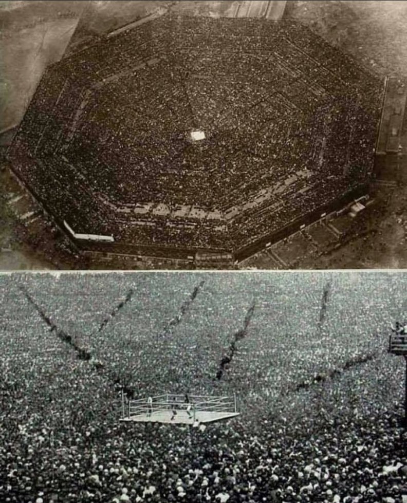 Hassanwellss's tweet image. Why can’t fights sell like this anymore? 🤔