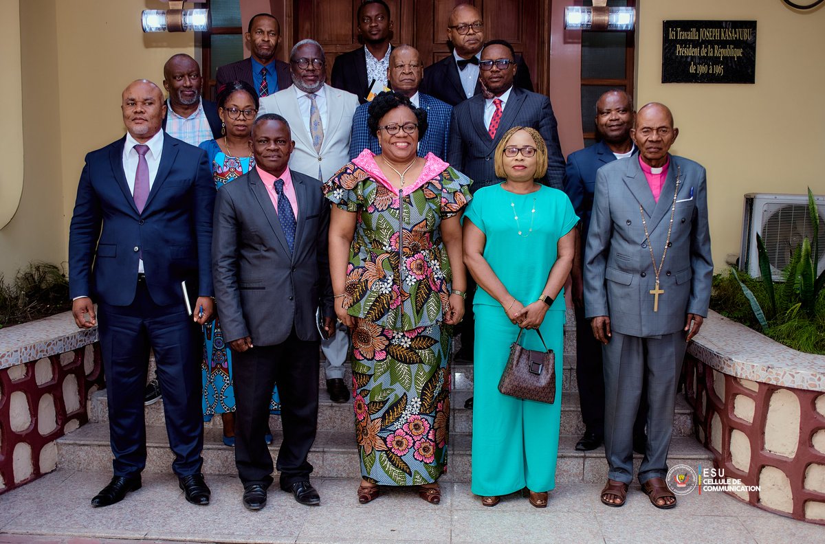 BotetiGeorges's tweet photo. 18/07 : SE Prof Dr Marie-Thérèse SOMBO a reçu tour à tour dans son cabinet de travail, les caucus des députés nationaux du Maniema et du Kwilu. Au menu des échanges, l'amélioration des conditions de travail dans le secteur de l'ESU et la modernisation des infrastructures

#BNC📸 https://t.co/8v5x18Zt0w