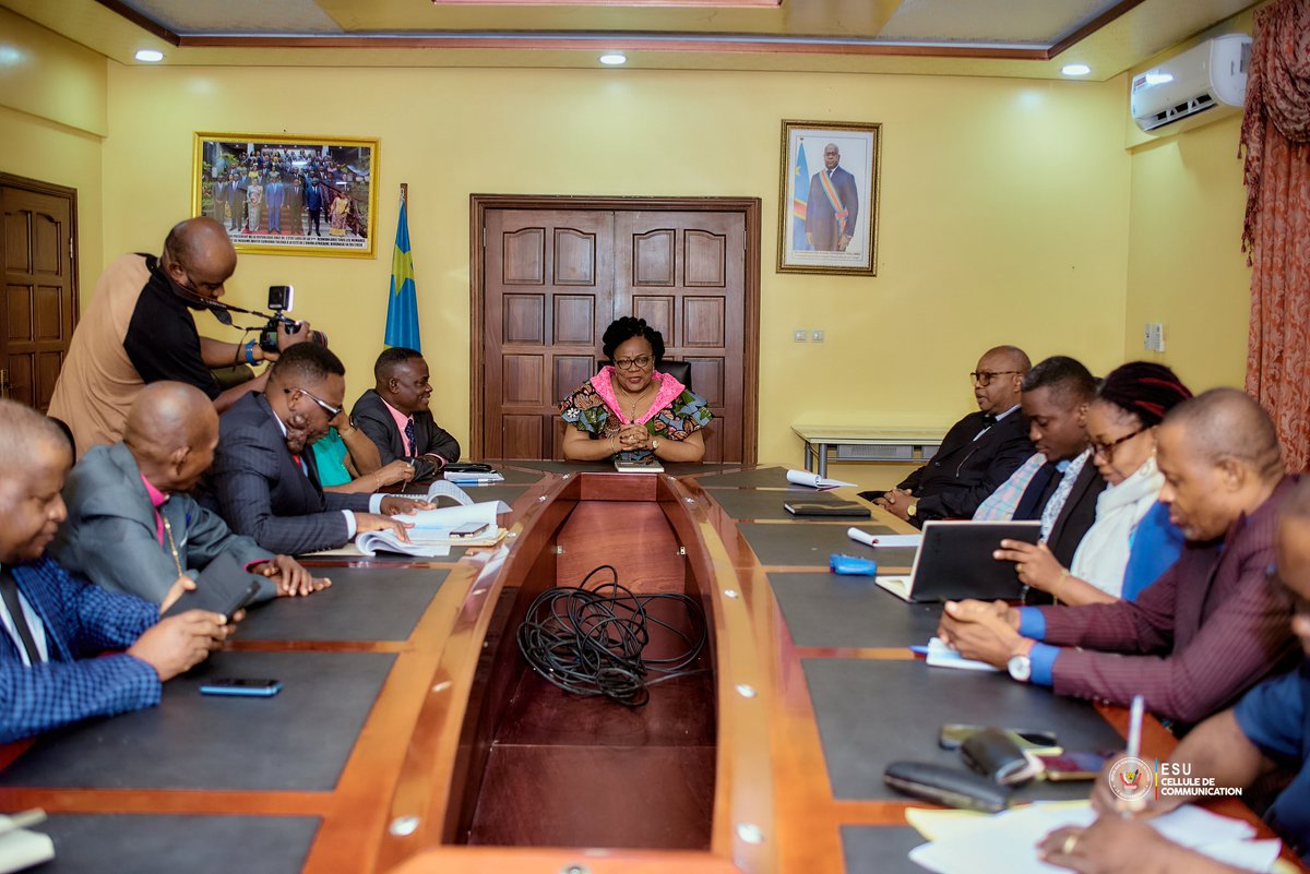 BotetiGeorges's tweet photo. 18/07 : SE Prof Dr Marie-Thérèse SOMBO a reçu tour à tour dans son cabinet de travail, les caucus des députés nationaux du Maniema et du Kwilu. Au menu des échanges, l'amélioration des conditions de travail dans le secteur de l'ESU et la modernisation des infrastructures

#BNC📸 https://t.co/8v5x18Zt0w