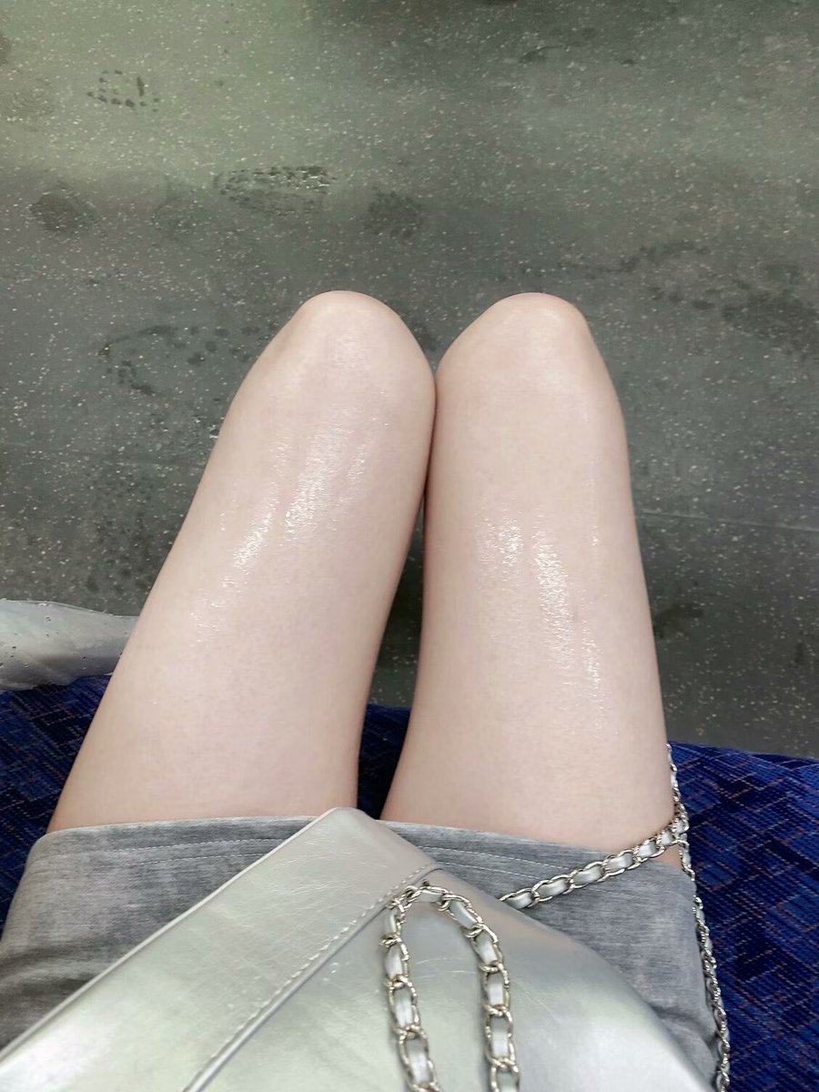 tx_12277's tweet photo. @Shailen48433435 这雨下的和被射��一腿有什么区别 https://t.co/1L70KAyYEy