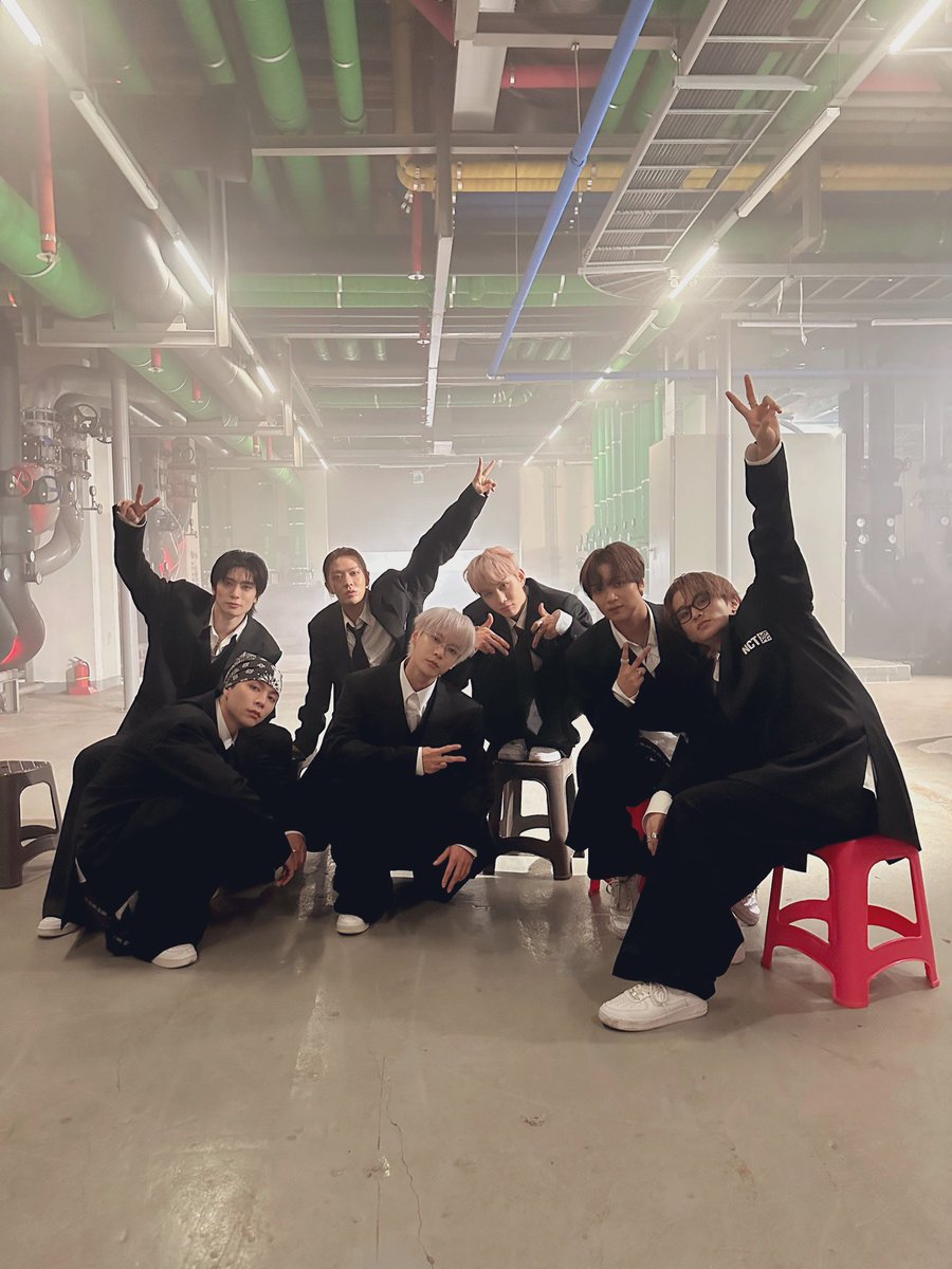 ️️ 
 
 ️️when we together we feel like the world is ours and 𝐧͟𝐨͟ 𝐨͟𝐧͟𝐞͟ 𝐜͟𝐚͟𝐧͟ 𝐬͟𝐭͟𝐨͟𝐩͟ 𝐮͟𝐬, when we gather, we walk like we feel hot and everything around us feels the heat🔥 
 
 ️️