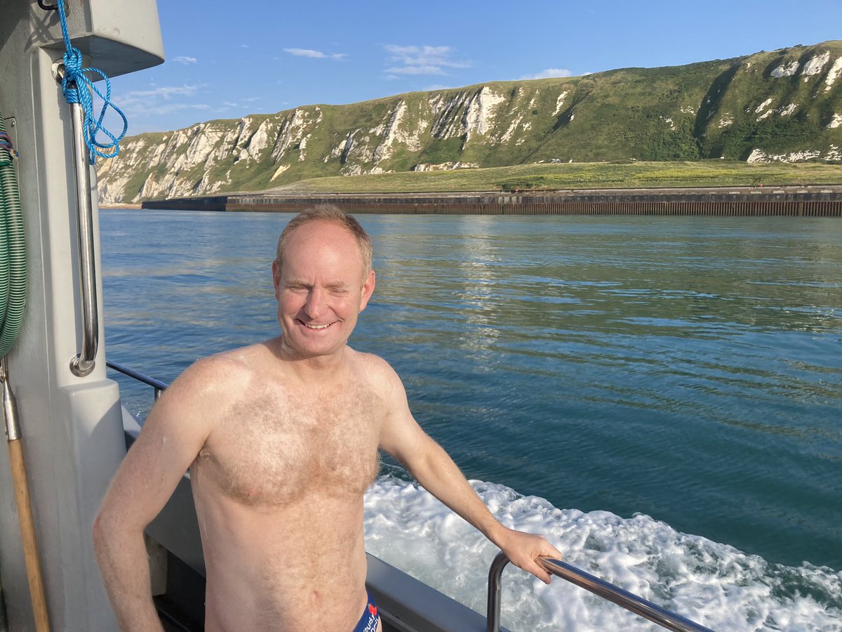 CoachTimSwim's tweet image. Jos Simson has just started his English Channel solo swim from Samphire Hoe being escorted by Viking Princess II. Beautiful conditions at the moment and the forecast looks good 🤙 @RedTopSwim @CSAswimmers