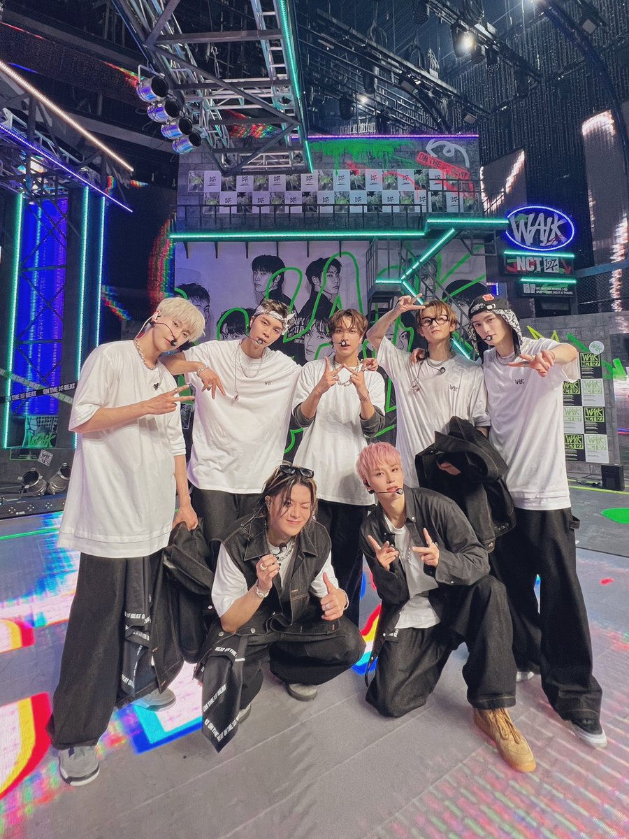 ️️ 
 
 ️️with 𝐜͟𝐨͟𝐧͟𝐟͟𝐢͟𝐝͟𝐞͟𝐧͟𝐜͟𝐞 and α͟t͟t͟ı͟t͟u͟d͟e, unbothered by anyone in my path as I 𝐬𝐭𝐞𝐩𝐩𝐢𝐧𝐠 𝐨𝐮𝐭 with flair, standing tall and owning the moment.️️ 
 
 ️️