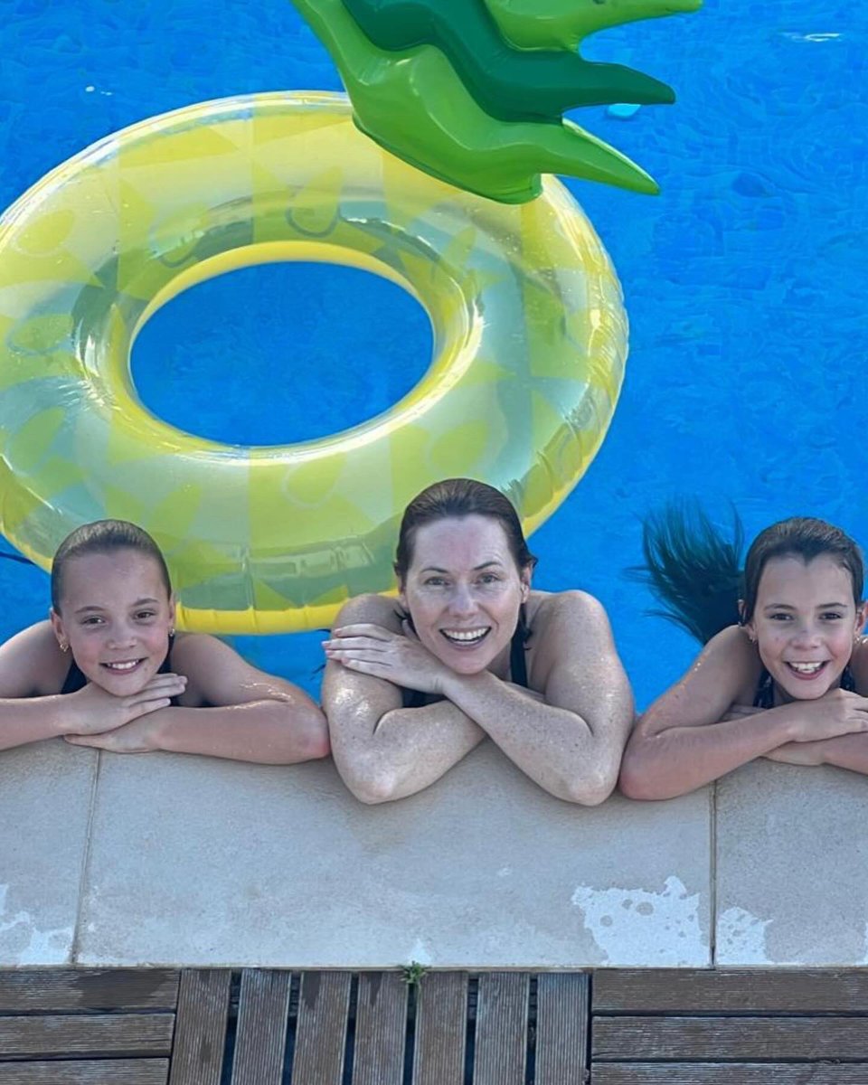 Summer in Portugal with my family! I’m housesitting for a friend and The Kloppers came to visit. What a joy to share this beautiful, vibrant country with my girls ♥️