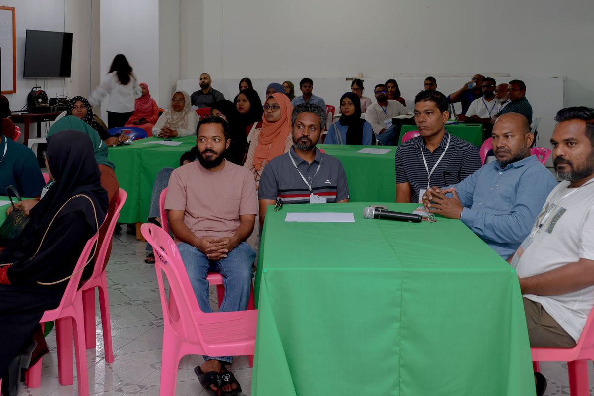 "ހޭލުންތެރި މީޑިއާ", އައްޑޫއާއި ފުވައްމުލަކުގެ ނޫސްވެރިންނަށް ޚާއްސަކޮށްގެން މިވަގުތު ކުރިޔަށްދާ ޕްރޮގްރާމްގެ ތެރެއިން. ހެންދުނުގެ ސެޝަންތަކުގައި "ނޫސްވެރިކަމާއި ނޫސްވެރިކަމުގެ އަޚުލާގު" އަދި "ނޫސްވެރިކަމުގެ ވައްތަރުތަކާއި ލިޔުންތެރިކަމުގެ ވައްތަރުތައް" ހިމެނޭ.