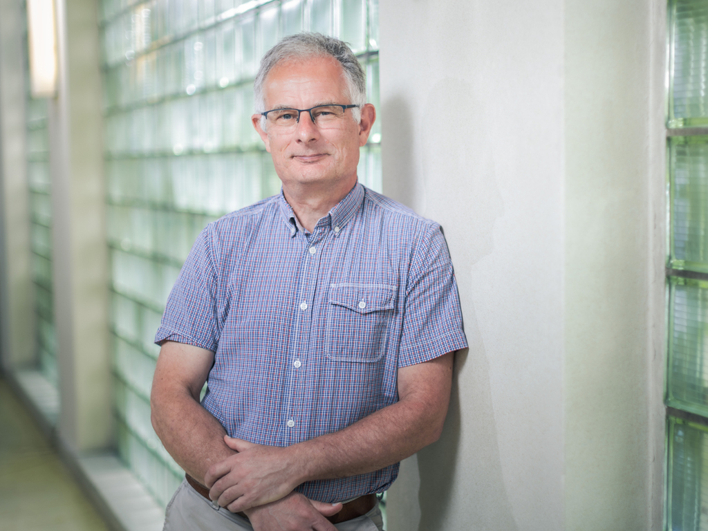 Alle Jahre wieder wird von der Industrie gerne die Wirtschaftsstandort-Debatte aufgewärmt. Ist Österreich noch attraktiv für Investitionen?

Im <a href="/AundWMagazin/">Arbeit&Wirtschaft Magazin</a> spricht AK-Chefökonom Markus Marterbauer über die Stärken des Wirtschaftsstandorts Österreich.

arbeit-wirtschaft.at/wirtschaftssta…