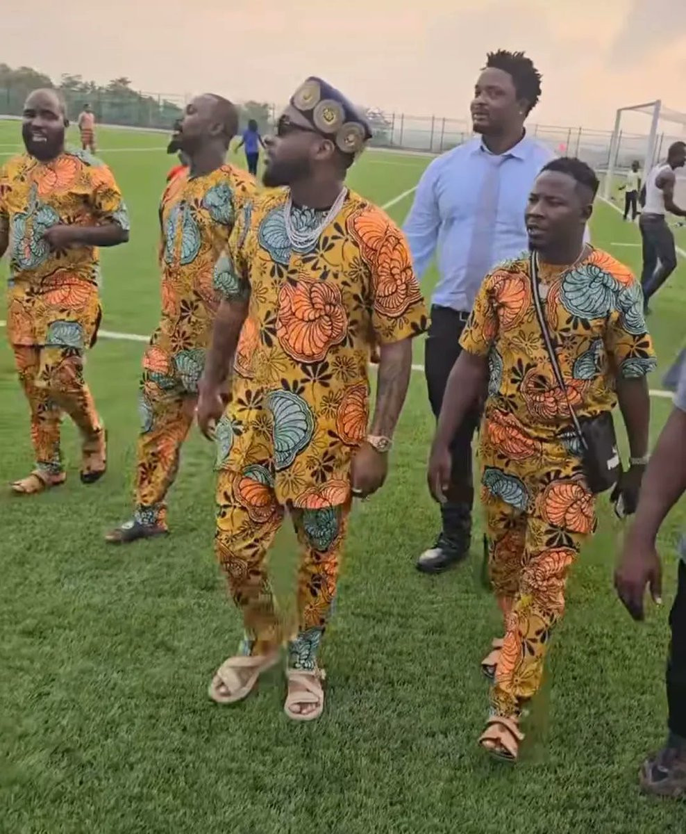yepsng's tweet image. “002 🙌🏽” Davido’s little nephews hail him as they greet him while visiting them in Osun state.

Photo credit : @davido / Instagram

#davido #yepsng #chivido2024