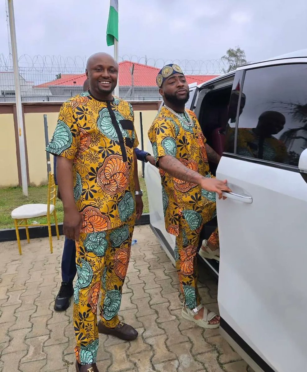 yepsng's tweet image. “002 🙌🏽” Davido’s little nephews hail him as they greet him while visiting them in Osun state.

Photo credit : @davido / Instagram

#davido #yepsng #chivido2024