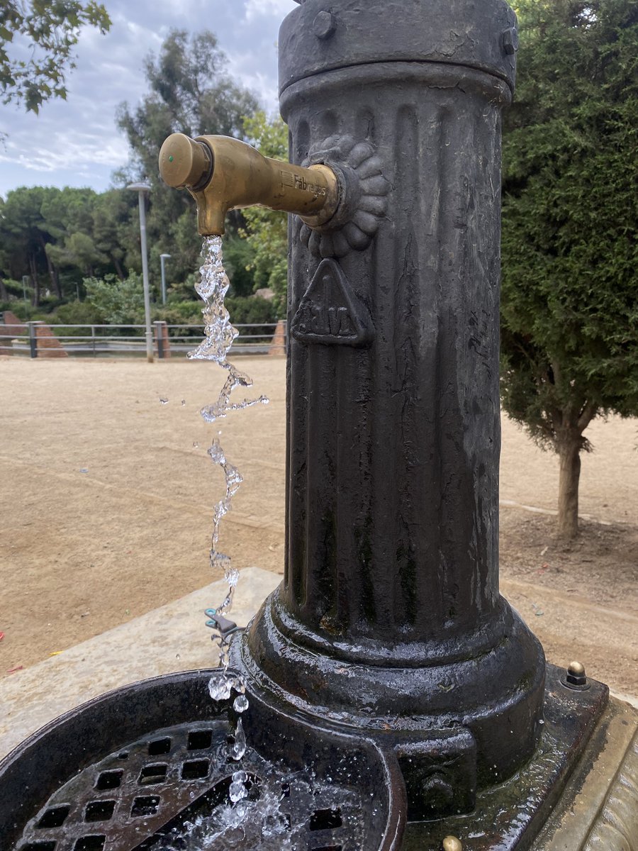 Avui, que passarem dels 30 graus, us podem confirmar que la font de Pegaso ja està operativa! 💦💦 visca!