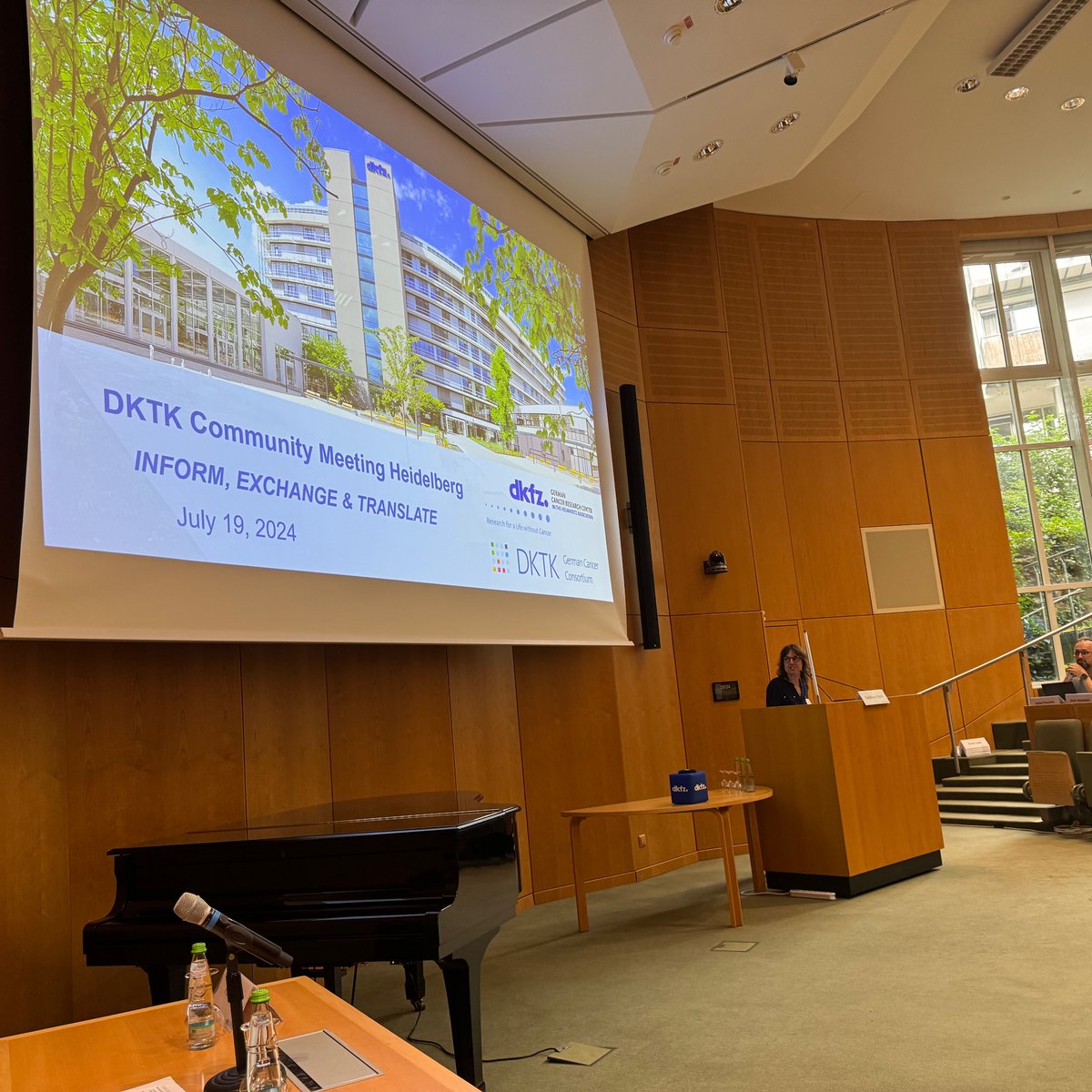 Christiane Opitz opening the <a href="/DKTK_/">VomLaborInDiePraxis</a> Heidelberg Retreat.
Moderating the session together, in which also <a href="/AreebaSpeaks/">Areeba Patel</a> will present our newest approaches to faster and more precise #neuropath 

<a href="/DKFZ/">DKFZ</a>