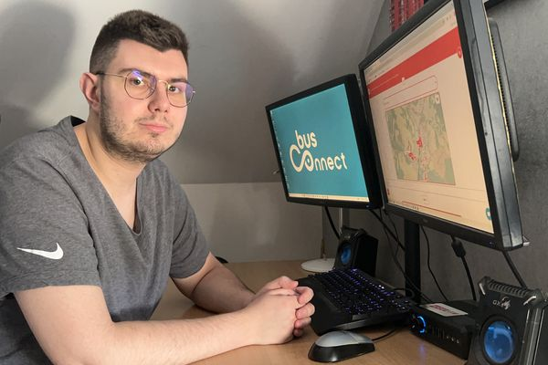 F3Picardie's tweet photo. Salarié dans un fast-food, il crée une application pour suivre les bus en temps réel : "chez moi, il n'y en a que toutes les heures" #transport #application https://t.co/439a38QzAh https://t.co/evYdLnrdgs