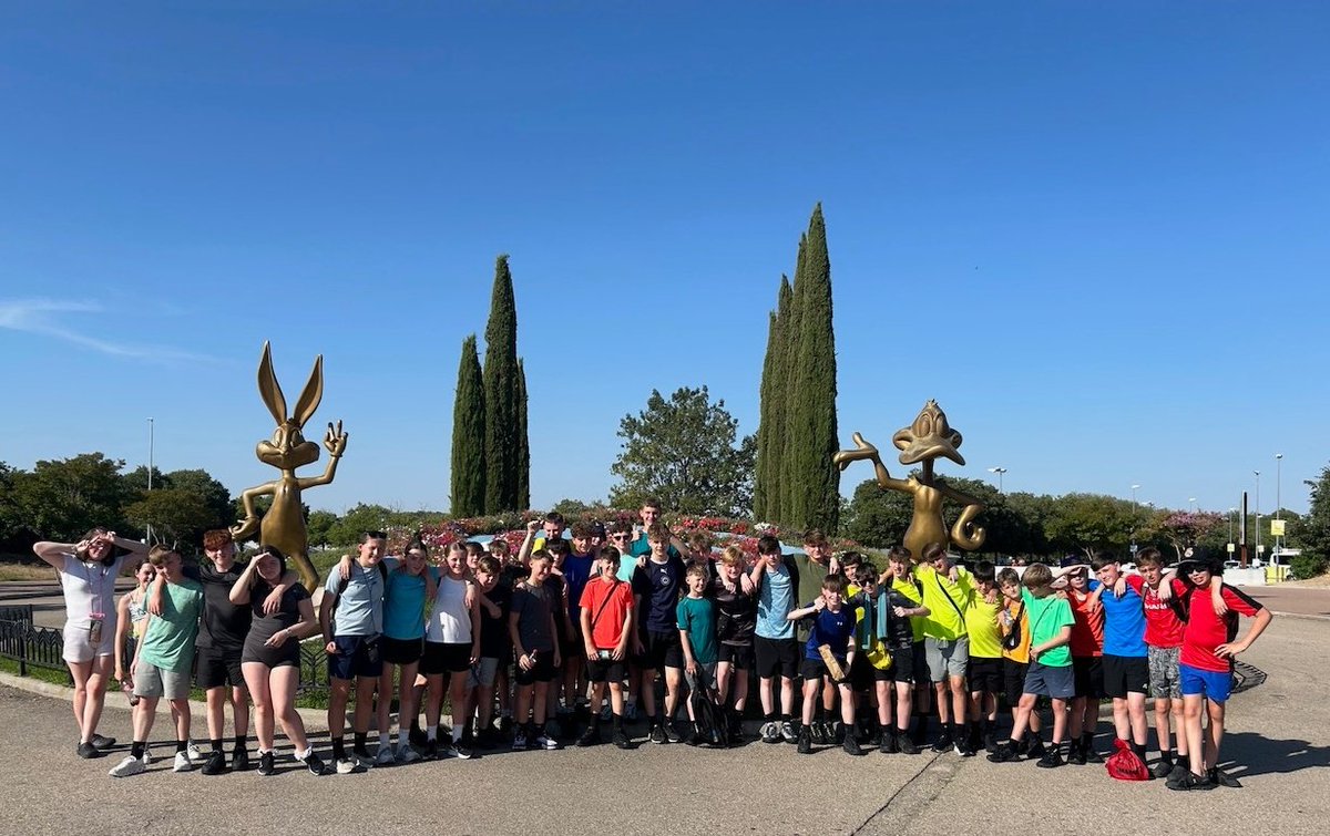 One final group selfie! What a week with an amazing group of students in a lovely, sunny city! Madrid trip, over and out. 🇪🇸☀️😴