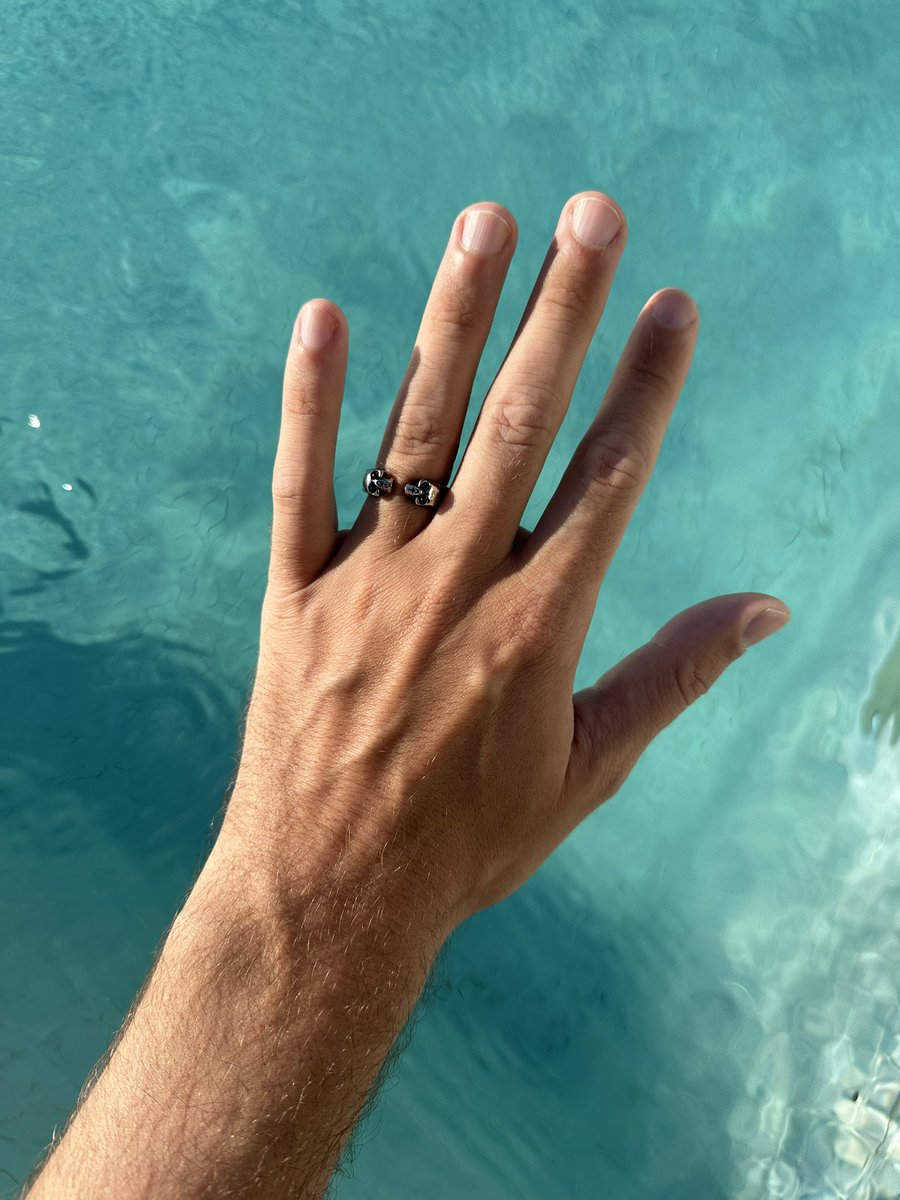 _tombjonathon's tweet photo. Get a boyfriend who’ll wait 7 years to propose to you at the location where your favourite movie was filmed 💍💙🇬🇷

It’s Tomb Raider: The Cradle of Life btw and this was the best moment of my life (so far). https://t.co/1w0sjyxHTT