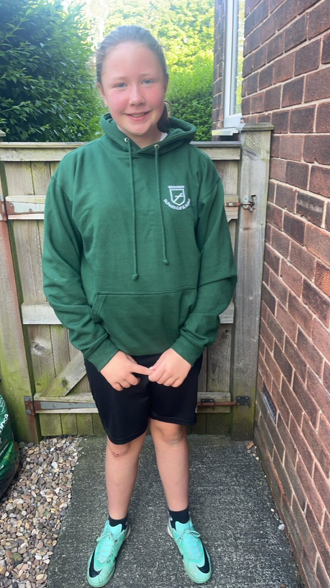 7897Laura's tweet photo. Last ever day @WhinmoorStPauls she’s ready thanks to all the hard work the staff here and put in we know she will do amazing in highschool 👏❤️ https://t.co/51Jlgfs8ui