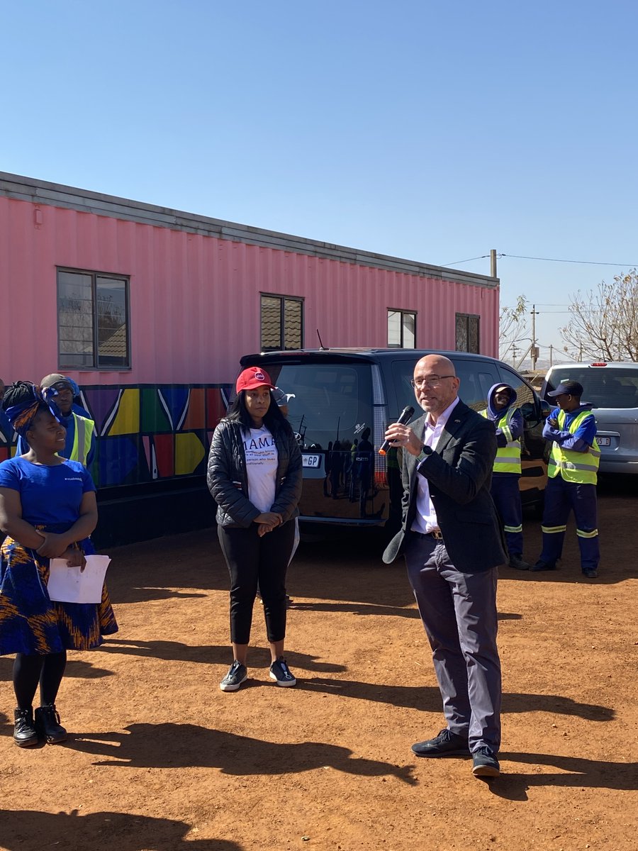 BritchamSAfrica's tweet photo. MandelaDay, 67 Minutes of service and blanket drive handout at Winnie Mabaso Foundation #mabasolove❤️#bcb #explore #67minutesformandela #67minutes #mandelaeffect #blanketdrive https://t.co/LPrGOqh1zv