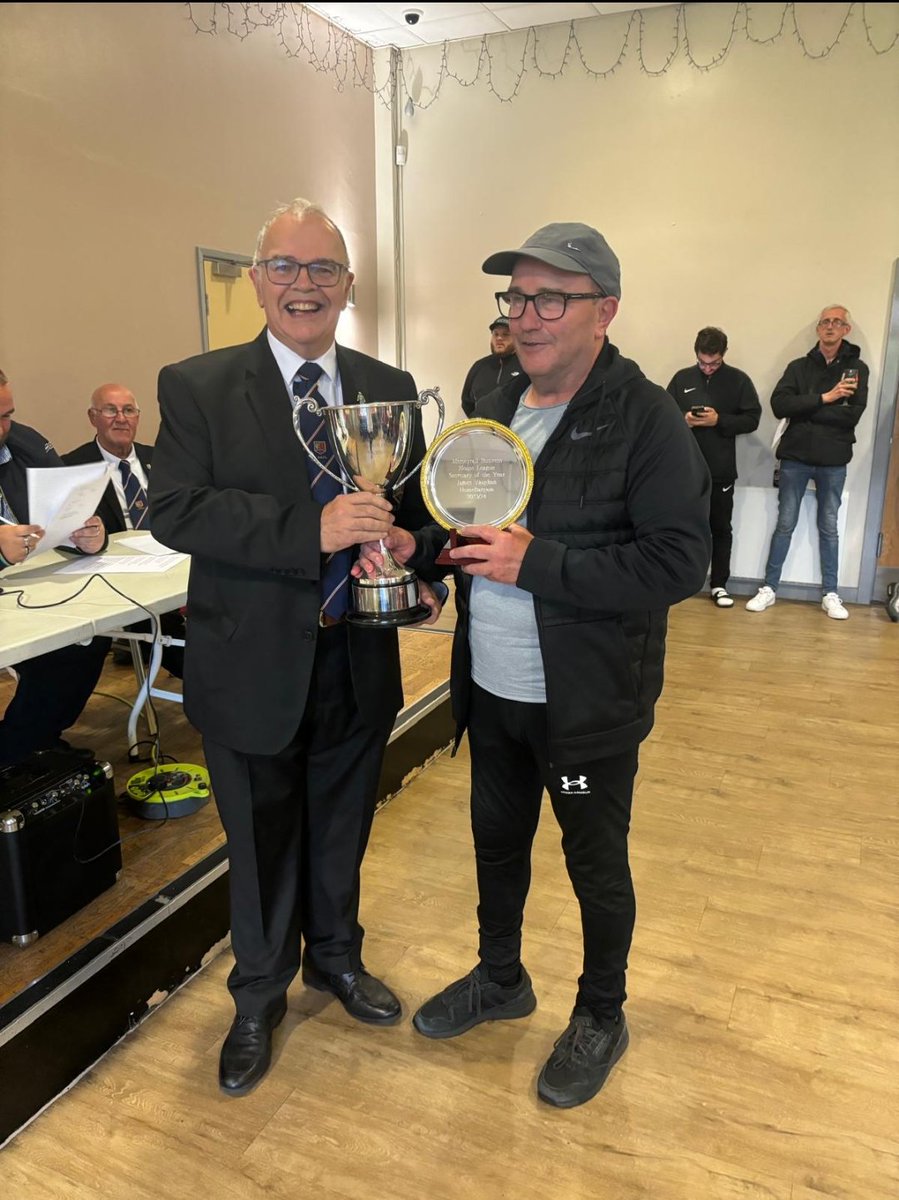 BusinessHouses2's tweet photo. A couple of awards from our AGM on Tuesday ๐
Referee of the Season - Adam Scregg
Secretary of the Year - James Vaughan (Home Bargains FC)
Fair play award - Muniflex FC https://t.co/MNUqYNMcUG