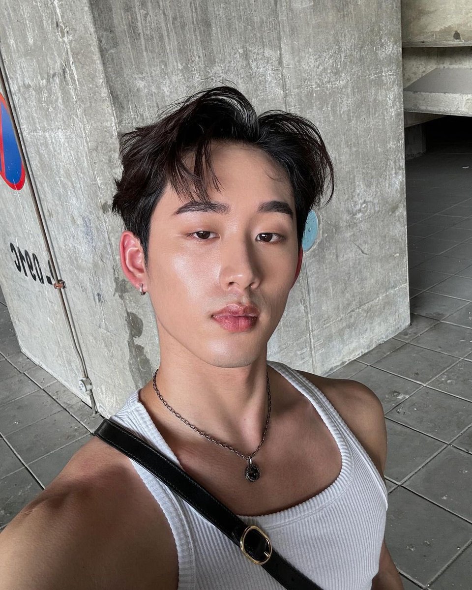 APHIIF2's tweet photo. Day 5: อนาคตอยากเห็น “เอส” เล่นบทบาทไหน
           เราจะมองภาพเอสเป็นลุคลูกคุณหนูติดแกลมมาตลอด แต่บทบาทที่อยากเห็นแบบแปลกใหม่สำหรับเราคือลุคเท่ห์ๆดิบๆเลยอะ อยากดูพี่เอสคนโหด หล่อกร้าวใจ สไตล์ซีรีส์แบบพจ
🦈✨ #7DaysWithEST #est_rvp 🔆🫧 https://t.co/mgLLNQEBPB