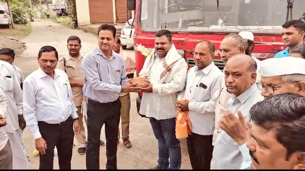 DILIPTALEKAR3's tweet photo. शालेय विद्यार्थ्यांसाठी गावातून बस सेवा सुरू. https://t.co/mcVmbICyzV