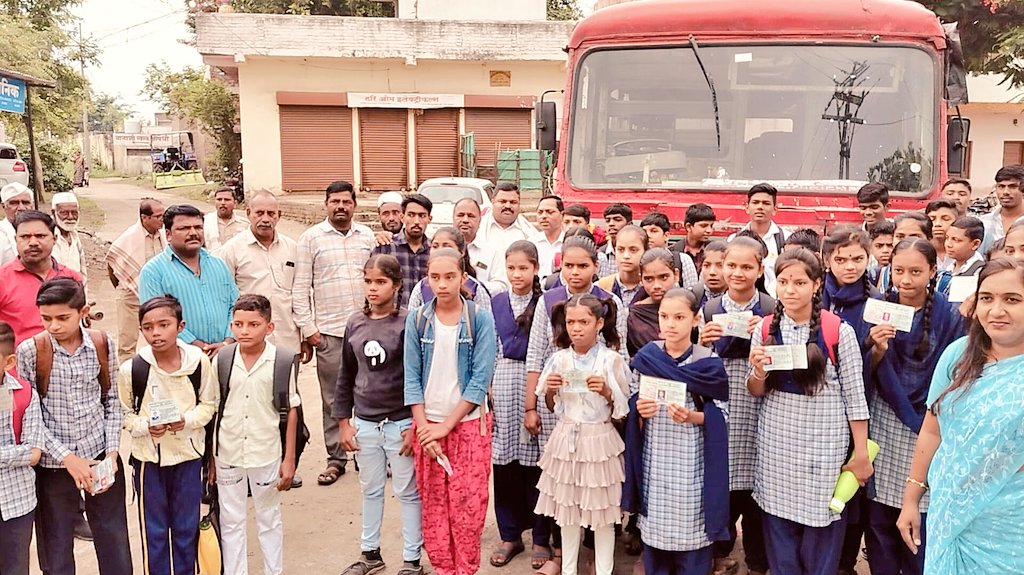 DILIPTALEKAR3's tweet photo. शालेय विद्यार्थ्यांसाठी गावातून बस सेवा सुरू. https://t.co/mcVmbICyzV