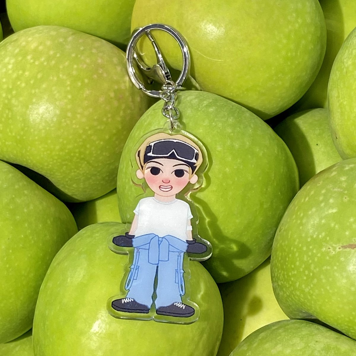 t_thyun's tweet photo. 🍏⭐️🥤🛋️🍊🧤🧁 https://t.co/r1pYUz84kZ