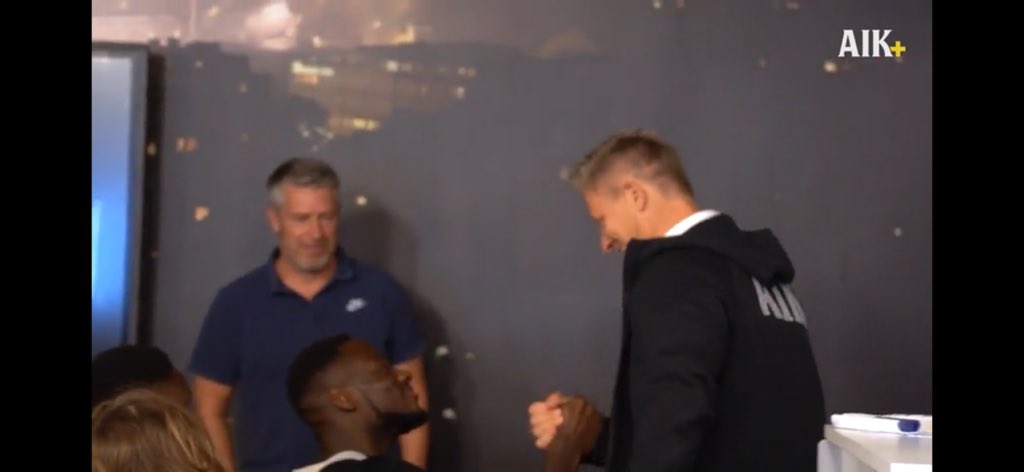 Rutan_60's tweet image. En som såg extra glad ut över att hälsa på Mikkjal 😅