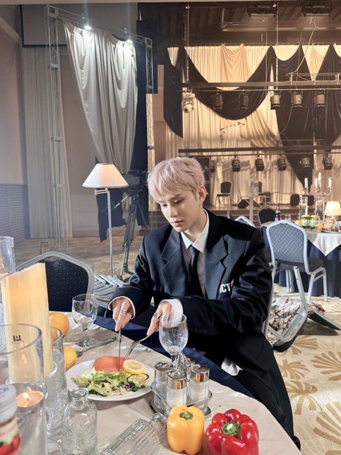 어 이거 그거같다
도깨비랑 저승사자 ㅋㅋㅋㅋ

                                야만적이기 이를데 없군
소문으로만 듣던
상스러운 식단이네