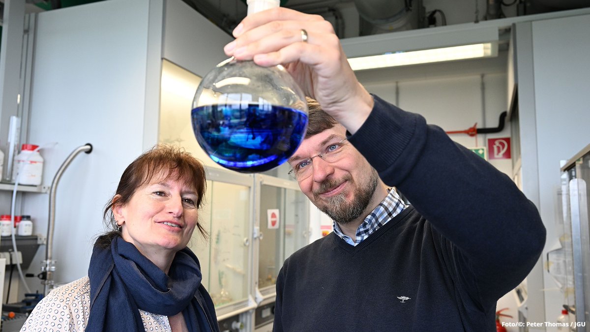 "Weiche Materie" begegnet uns überall im Alltag. Der internationale Master "Soft Matter and Materials" von #UniMainz und <a href="/TUDarmstadt/">TU Darmstadt</a> beschäftigt sich mit dieser besonders vielversprechenden Materialgruppe. Mehr dazu gibt's im #JGUMagazin: magazin.uni-mainz.de/zukunftsthema-…