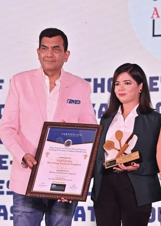 KajalCooking's tweet photo. Dream come true moment. Meeting @SanjeevKapoor Sir is a dream for every chef, and I would cherish this golden day always. Thank you Restaurant of the year awards team for selecting me as best baking teacher. It was such an overwhelming experience for me. https://t.co/dieSaWtqZg