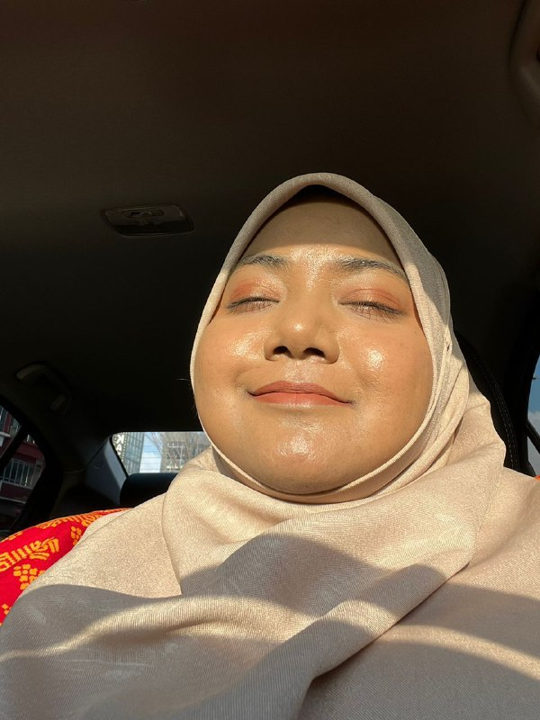 ByKimKaylaa_'s tweet photo. For my tan skin girlies yang baru first time nak try Skintific cushion tapi risau kelabu, no worries girls cause it looks so good on my skin.

Just look at that glow, its glowinggg✨ https://t.co/G7lQlUC7rO