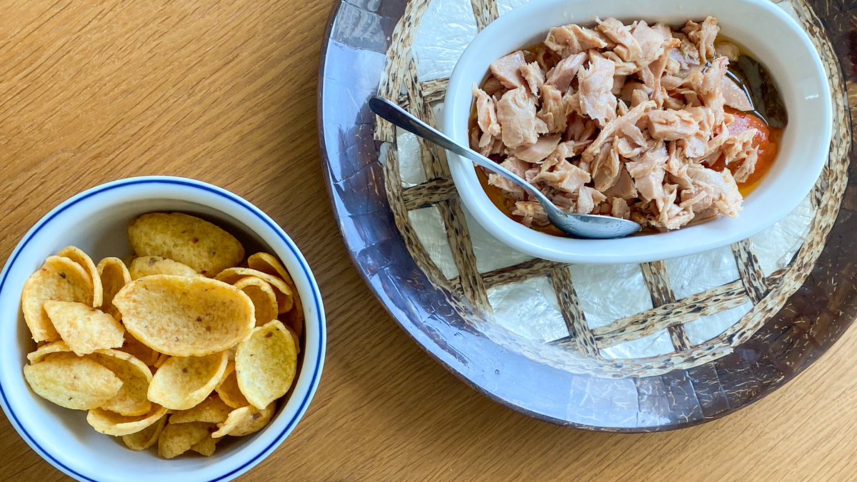 EUAmbPH's tweet photo. Enjoyed this tasty pasalubong for #MeriendaNiLuc from my recent trip to Mindoro. 🐟 Was advised to have this with some crackers but I thought corn chips would be good to pair! Surprisingly, it works!😋

Thanks to #SAMAKA Sablayan Producers Cooperative for the tuna! 🫰 https://t.co/6Ip4AHjsAN