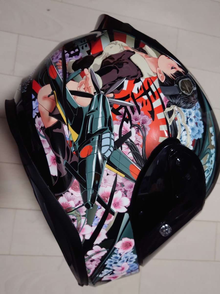 happycome2's tweet photo. さすがにヘルメットを新しくしないとね
やっと@hachiproさんに作ってもらった震電ちゃんを施工しました
#震電ちゃん
@hachipro
#RT33 https://t.co/EMpKVx1RTM