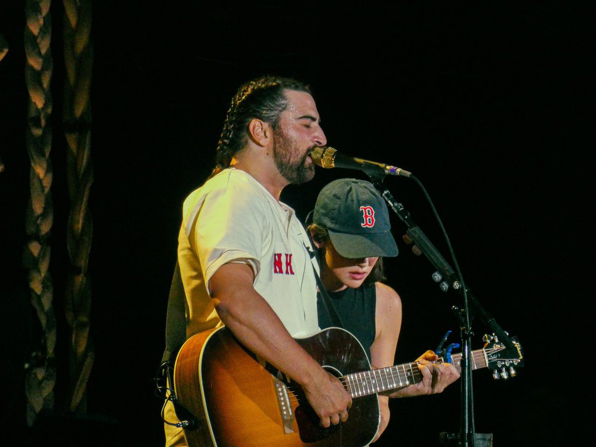 GRAClENATION's tweet photo. Gracie on stage at Noah Kahan’s concert last night in Boston, MA 🪱 (via @samanthad8013) https://t.co/TjzLFR2YJh