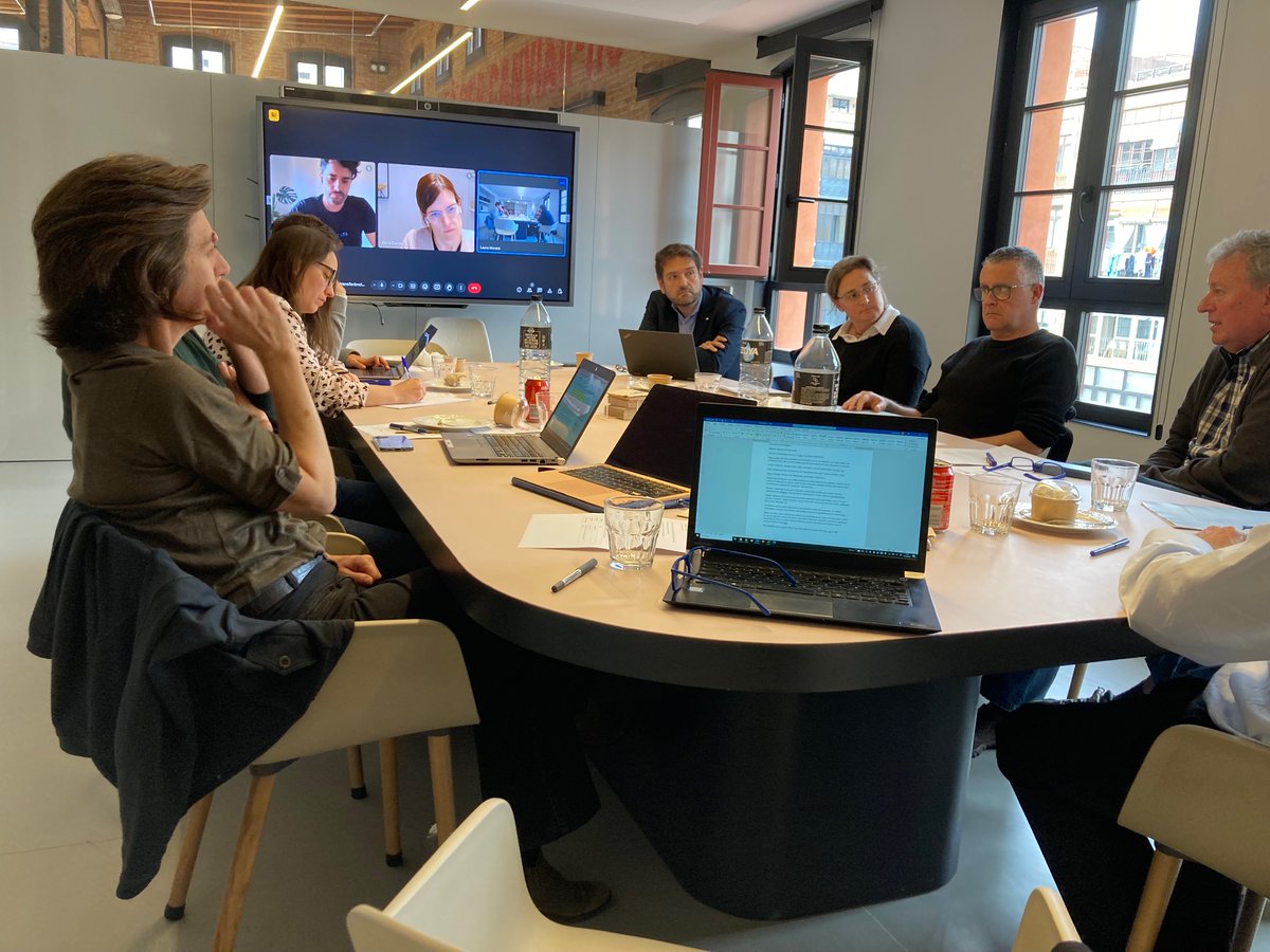 <a href="/eloimm/">Eloi Mayordomo</a> @navarro_varas <a href="/marcellinabosch/">JoshBigOsh</a> <a href="/NuriaRajadell/">NÚRIA RAJADELL PUIGGRÒS</a> @jaumeblasco <a href="/laiapineda/">Laia Pineda 🍉</a> <a href="/InstInfancia/">InfànciaAdolescència🍉</a> <a href="/joan_cela/">Joan Cela Olle</a> <a href="/ColletJordi/">Jordi Collet</a> <a href="/lauram_fjb/">Laura Morató</a> 👥3r seminari #AnuariEducació2024, que tindrà un capítol sobre transferències de rendes i educació. 

Maria Sánchez, <a href="/elena_costas/">Elena Costas Pérez</a> i <a href="/PereATaberner/">Pere A. Taberner</a> van compartir-lo amb <a href="/hendrix_bcn/">Manuel Aguilar Hendrickson</a>, @mimanro, <a href="/varroyop/">Valentí Arroyo</a>, <a href="/miriam_feu/">Miriam Feu</a>, <a href="/_JuliaQM/">Júlia de Quintana</a>, <a href="/eladitorresg/">Eladi Torres</a> i @aarcarons, al costat de @leon_marga