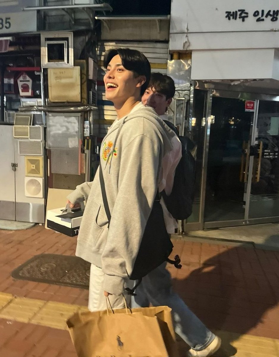 kitae_wan's tweet photo. @wooo_coool 요기ㅎㅎㅎ https://t.co/z5lW5jEDMp