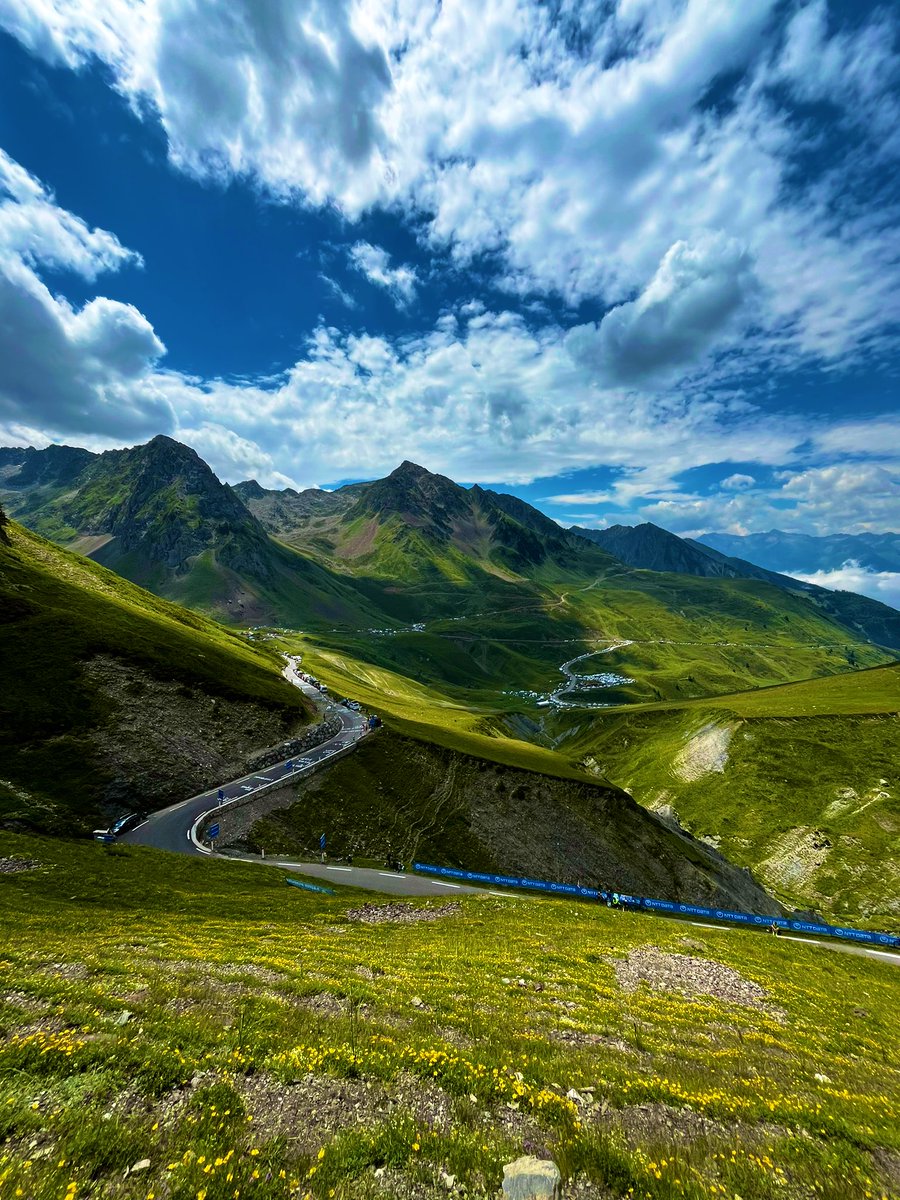 Si eres amante del ciclismo, esto hay que vivirlo al menos una vez en la vida. 
🏔️ Col Du Tourmalet #TdF2024 <a href="/LeTour/">Tour de France™</a> <a href="/letour_es/">Tour de France ES</a>