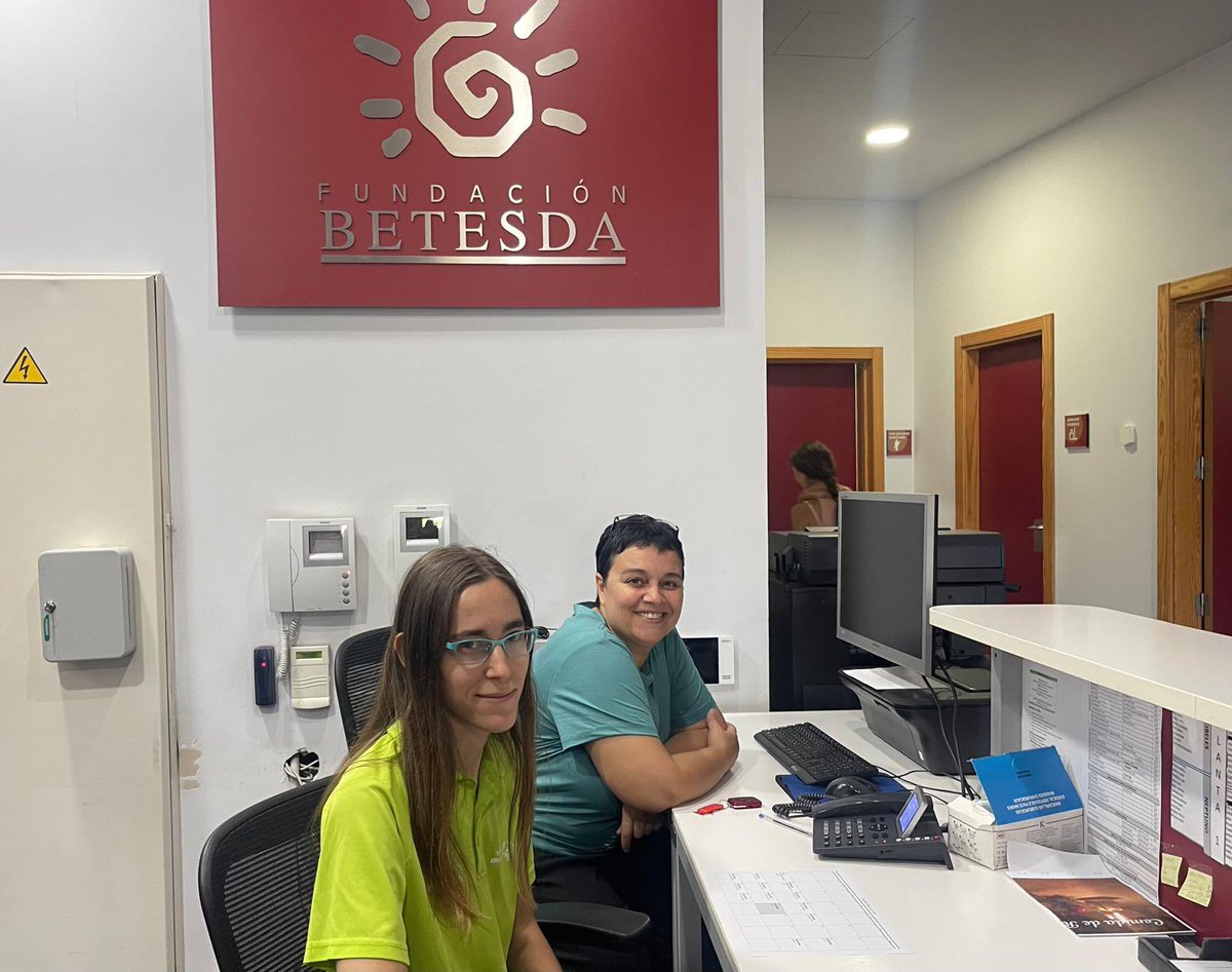 FCapacis's tweet photo. 💃🏼💃🏼💃🏼Finalizamos la semana con otro notición!!!
🥳 Bea, alumna del programa #Poises #UnoaUno, financiado por @Fundacion_ONCE y #FSE, comienza a trabajar @F_Betesda
#SomosCapacis #EdiciónLimitada #InteligenciaLímite https://t.co/tl3fts6Qzm
