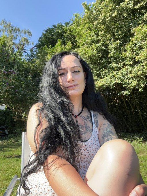 Good morning! 😘 enjoying my coffee in the sun today https://t.co/BC2yAo4Bhr<a href="/tag/throne"class="tags"><span>#throne</span></a><a href="/tag/wishlist"class="tags"><span>#wishlist</span></a>