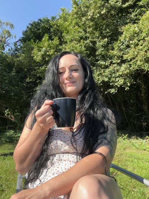 Good morning! 😘 enjoying my coffee in the sun today https://t.co/BC2yAo4Bhr<a href="/tag/throne"class="tags"><span>#throne</span></a><a href="/tag/wishlist"class="tags"><span>#wishlist</span></a>