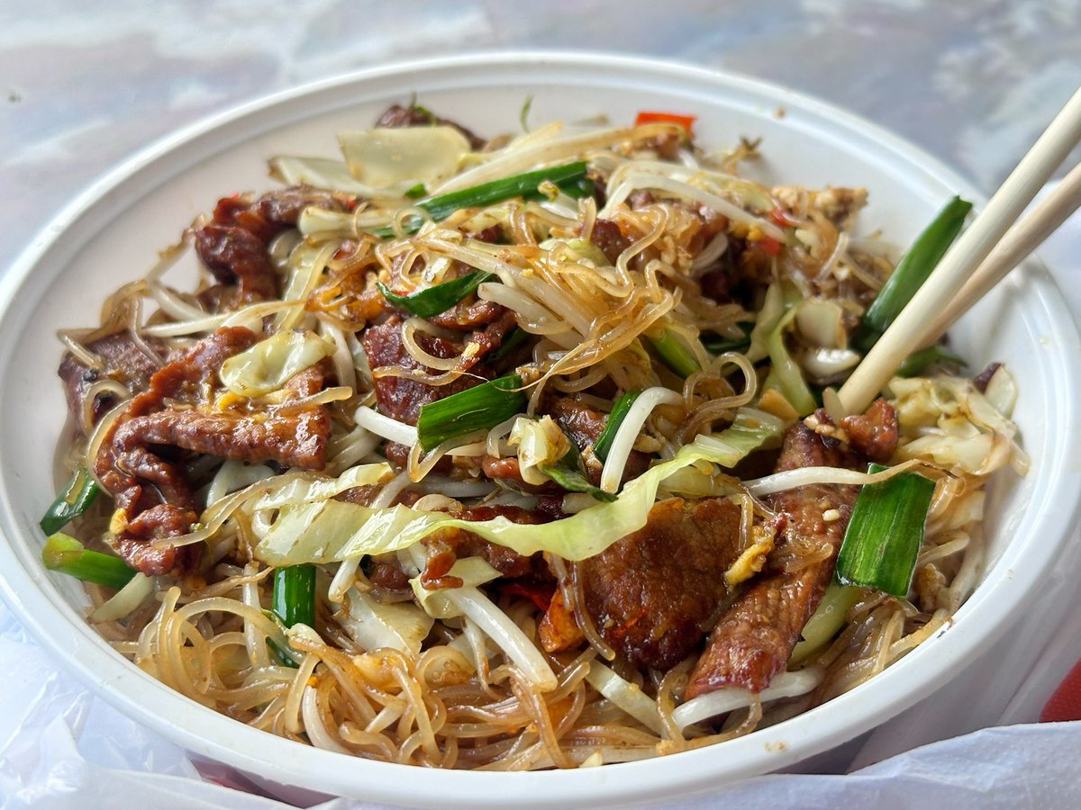 今天吃牛肉炒米丝，和牛肉香菜炒饭是同一家店，但是我感觉没有炒饭那么惊艳 https://t.co/Wb5GXgT65z