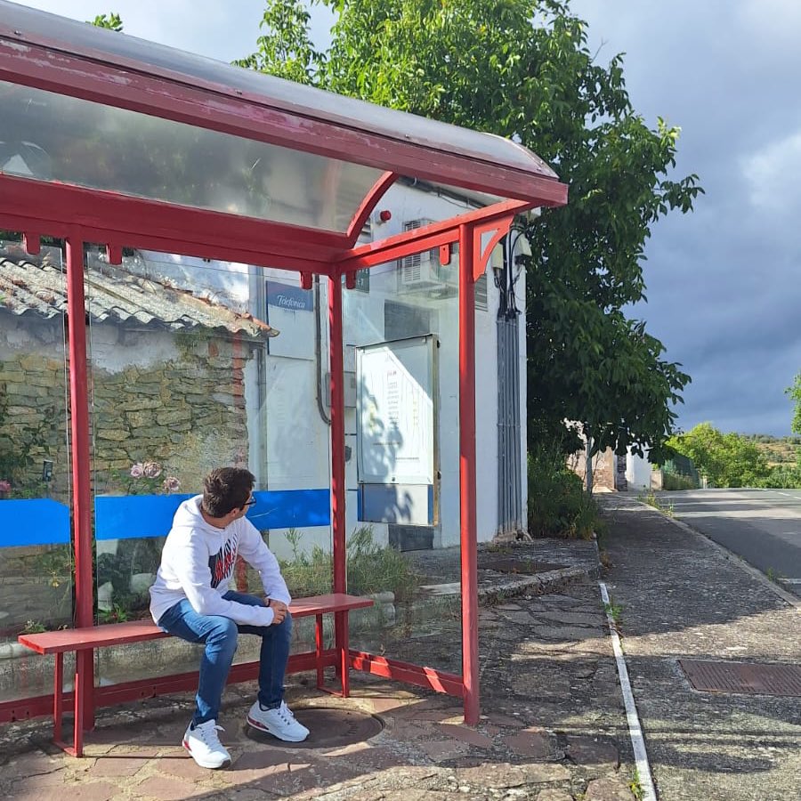 PPalaveses's tweet photo. En la línea 1 entre #Vitoria y #Zigoitia hay constantes irregularidades en los horarios de #Alavabus 

🚍 Se marchan hasta 10 min antes del horario y los vecinos se quedan en tierra. El siguiente es a las 2 horas

👉@ElisabethEribe "Pedimos a Diputación que cumpla los horarios" https://t.co/YeuprtVPUr